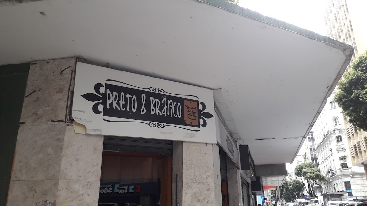 Preto E Branco Café E Restaurante